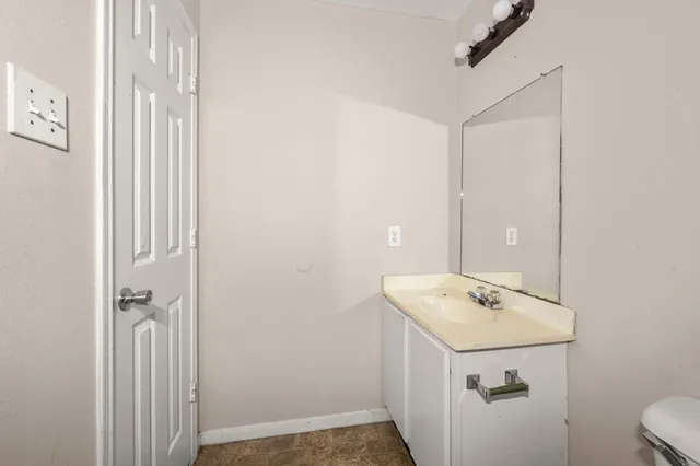 $2,000 | 3109 Berryfield Lane, Pearland, TX 77581