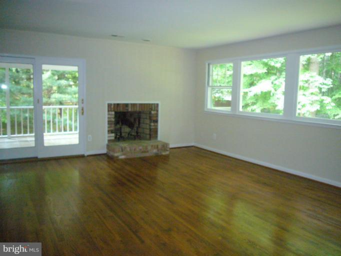 13418 Compton Road Clifton, VA 20124 - Photo 8 of 24 Family Room