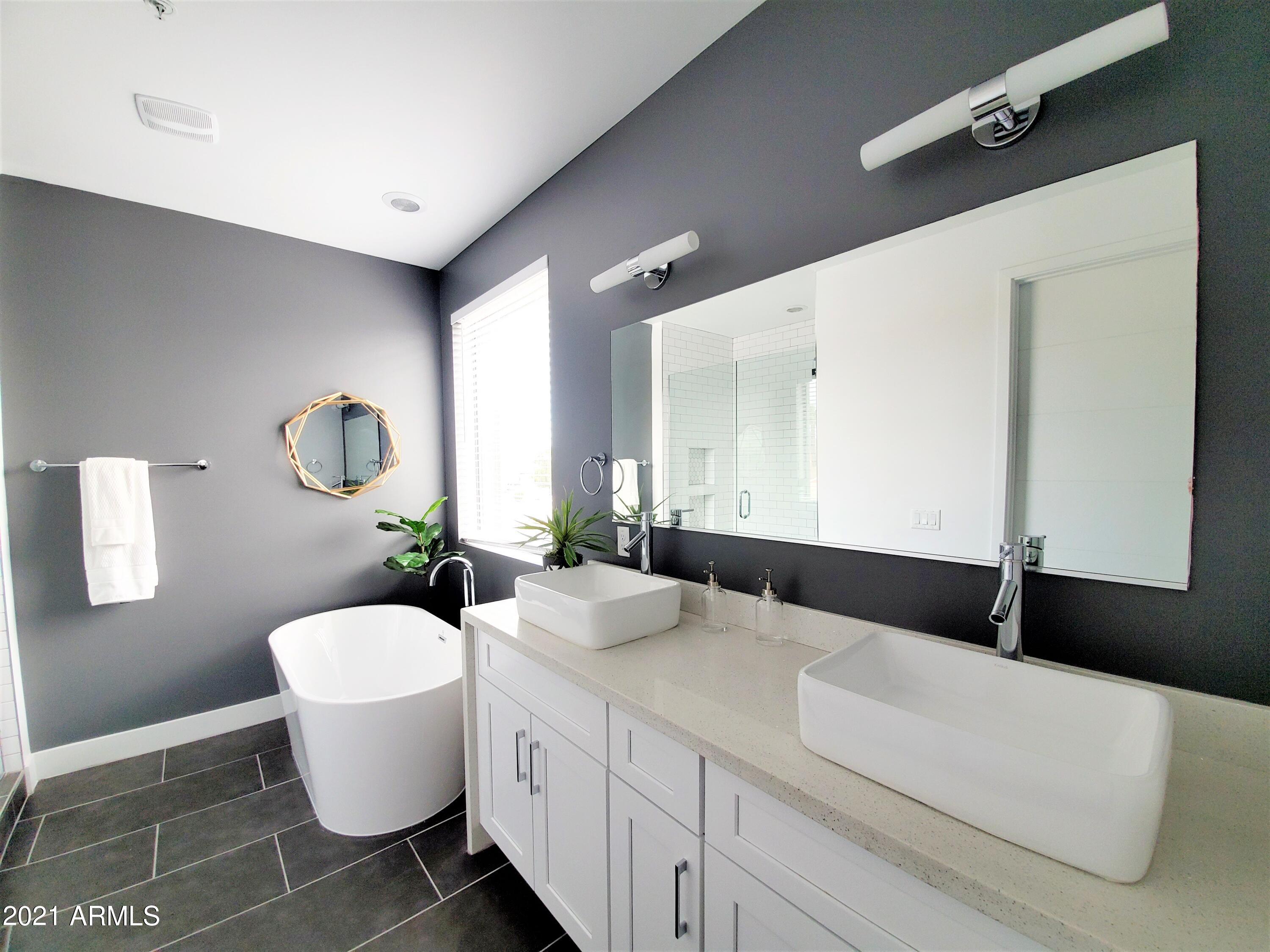3900 North 30th Street, Unit 2 Phoenix, AZ 85016 - Photo 11 of 17 Masterbath