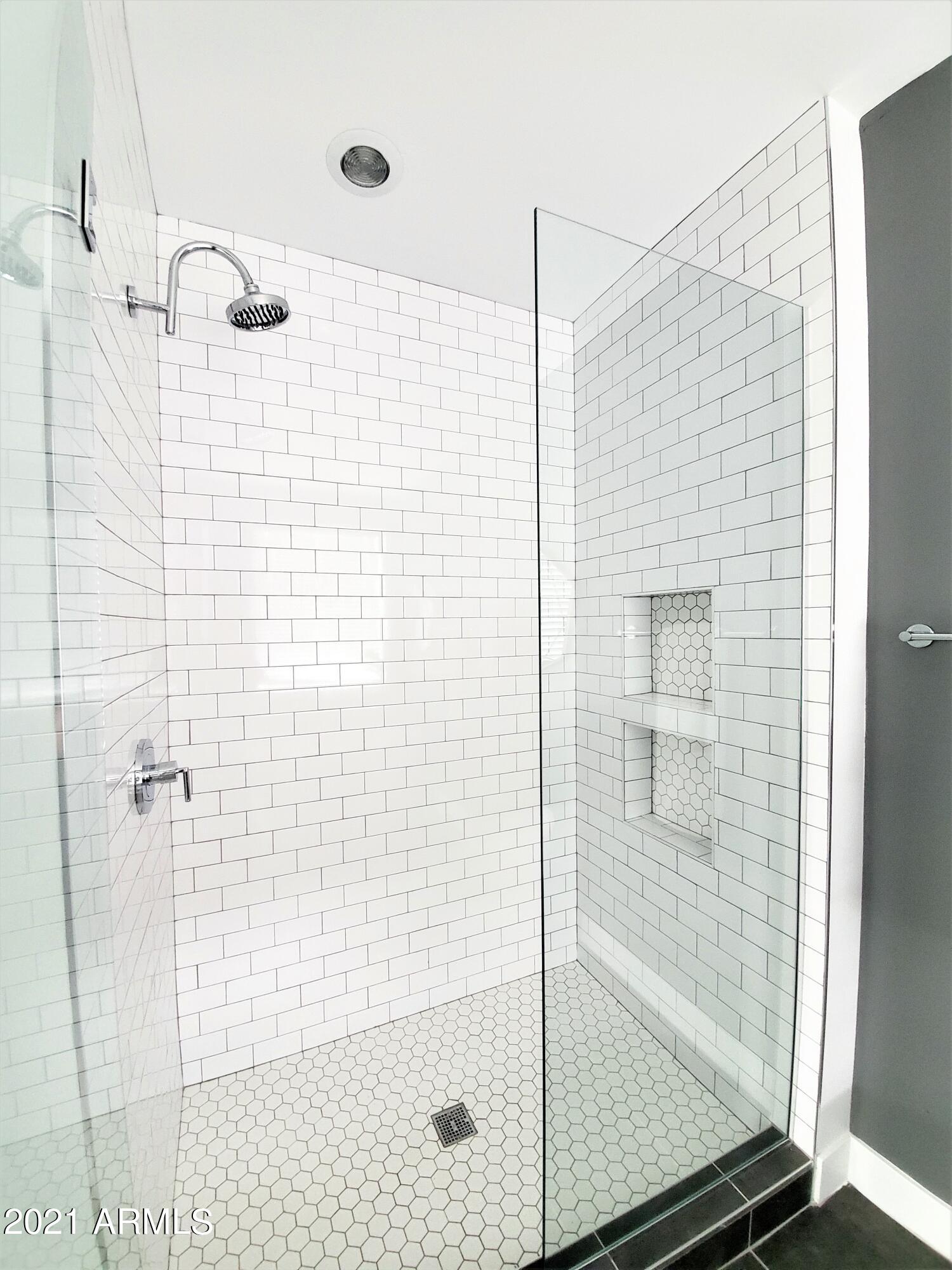 3900 North 30th Street, Unit 2 Phoenix, AZ 85016 - Photo 12 of 17 Masterbath.1