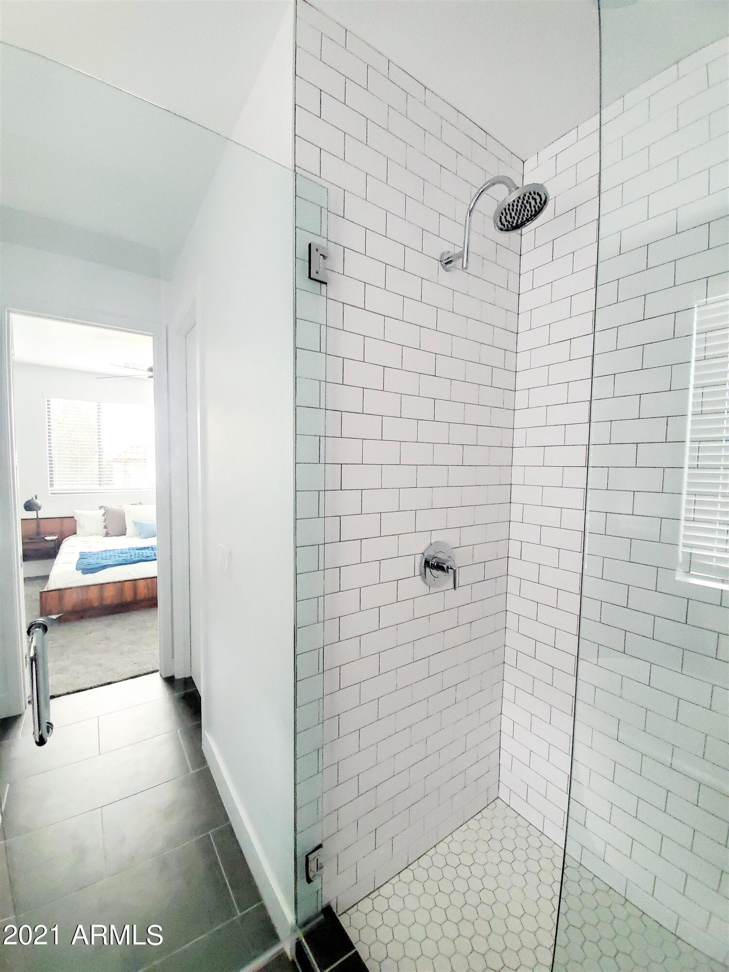 3900 North 30th Street, Unit 2 Phoenix, AZ 85016 - Photo 13 of 17 Masterbath.2