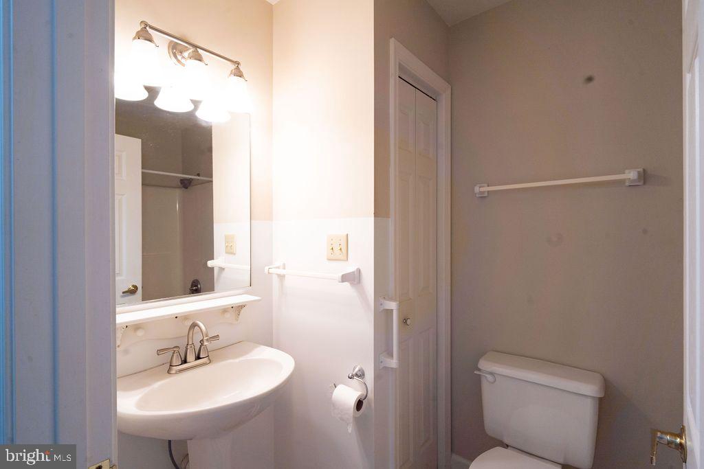 89 Club View Drive Lancaster, VA 22503 - Photo 16 of 25 a bathroom with a toilet a sink and mirror