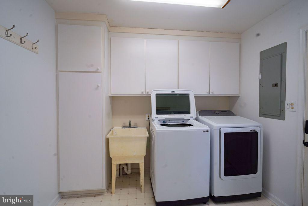 89 Club View Drive Lancaster, VA 22503 - Photo 17 of 25 a view of kitchen and washer and dryer