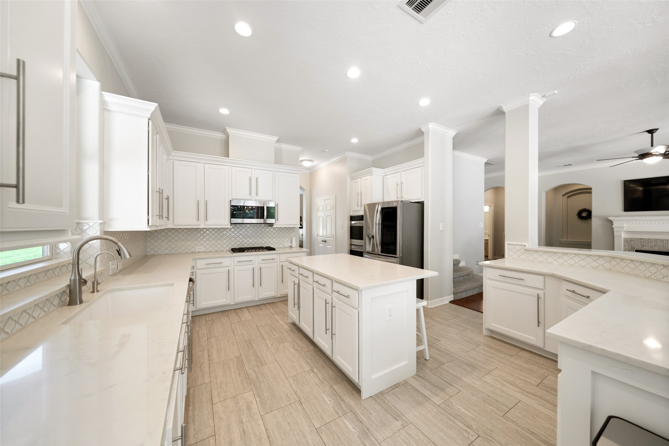 2302 Legends Shore Drive Spring, TX 77386 - Photo 16 of 48 Stunning kitchen with abundant storage, generous workspace, and an open layout.