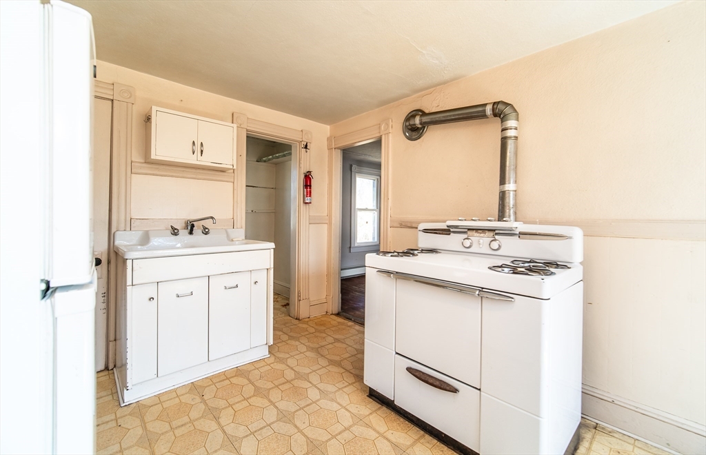 153 Ray Street Ludlow, MA 01056 - Photo 11 of 42 Gallery Image 11