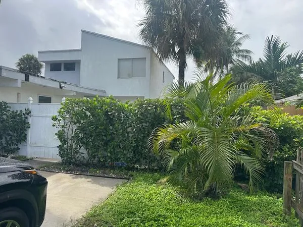$2,800 | 4660 Northwest 6th Court, Delray Beach, FL 33445