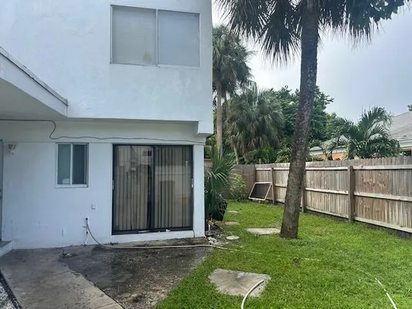 $2,800 | 4660 Northwest 6th Court, Delray Beach, FL 33445