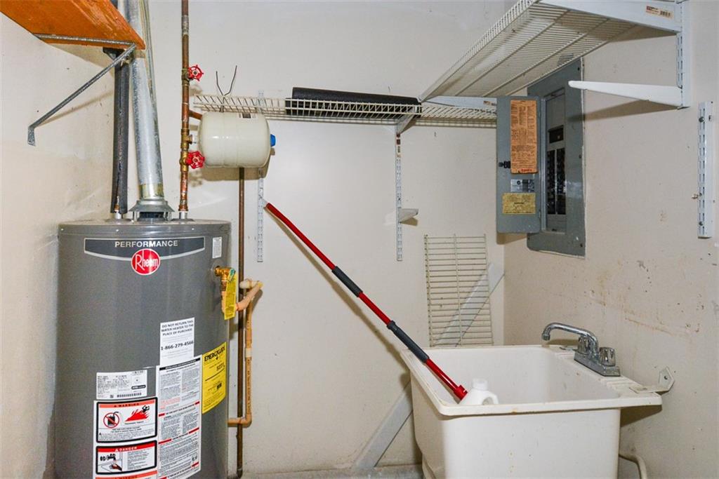 1413 Reed Lane Woodstock, GA 30189 - Photo 23 of 68 a utility room with dryer and washer