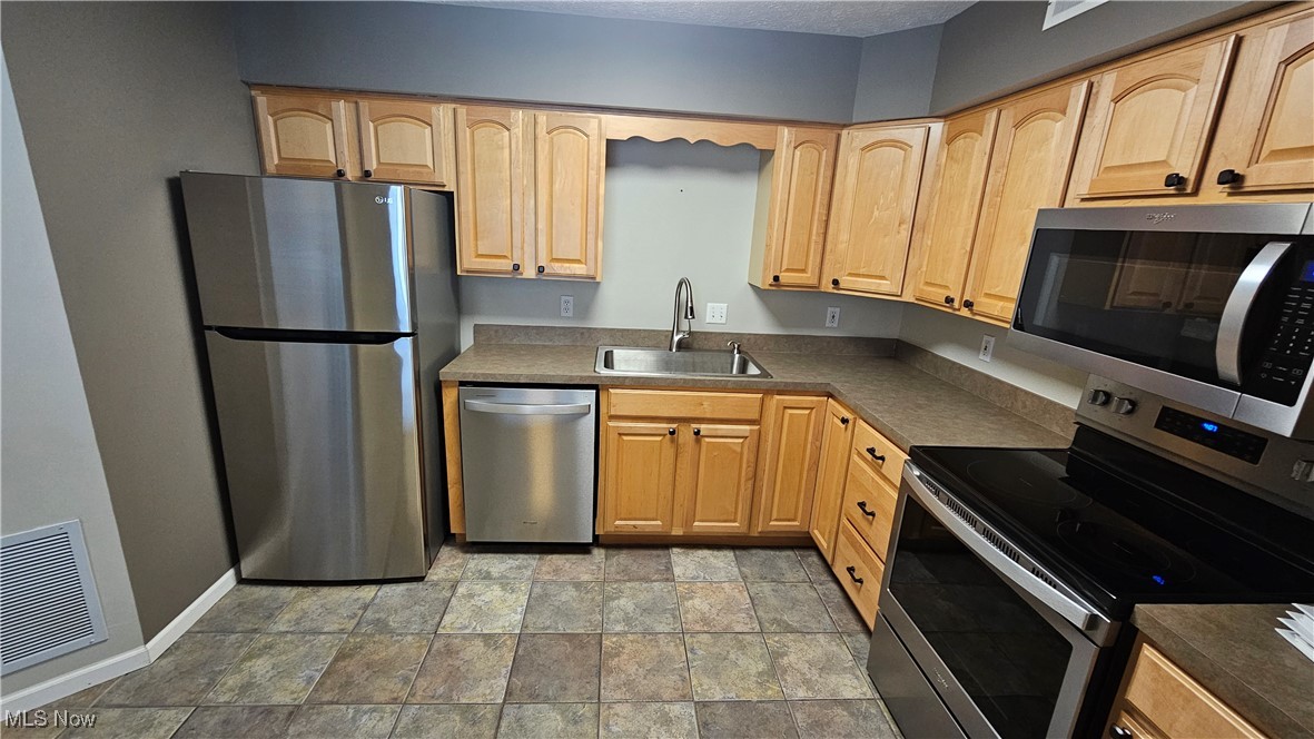 1005 Canyon View Road, Unit G Northfield, OH 44067 - Photo 9 of 29 Gallery Image 9
