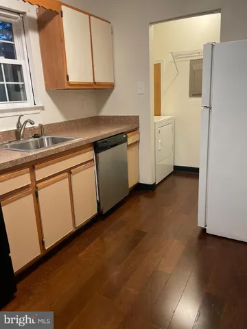 a close up view of washer and dryer