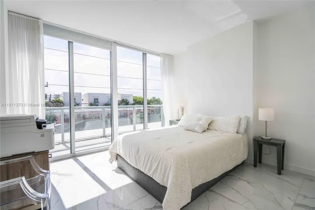 $3,950 | 8425 Crespi Boulevard, Unit 304, Miami Beach, FL 33141