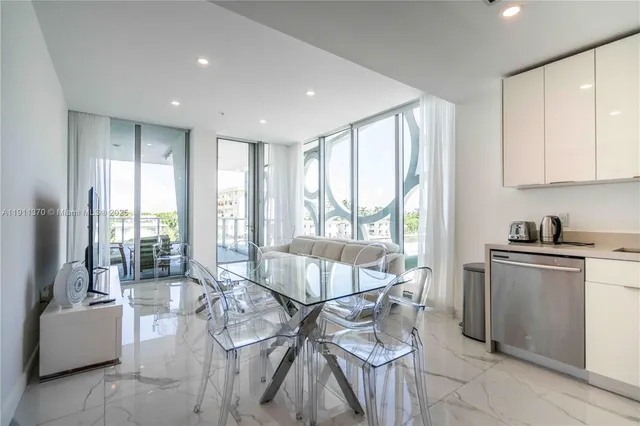 $3,950 | 8425 Crespi Boulevard, Unit 304, Miami Beach, FL 33141