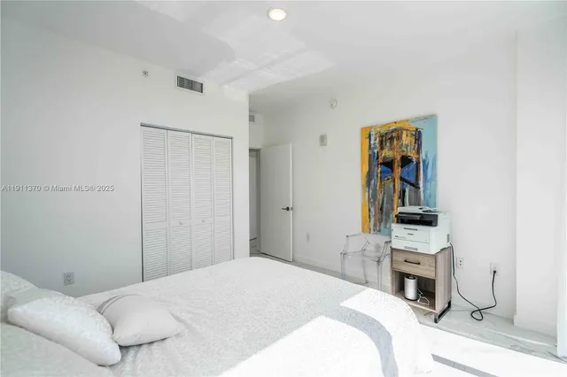 $3,950 | 8425 Crespi Boulevard, Unit 304, Miami Beach, FL 33141