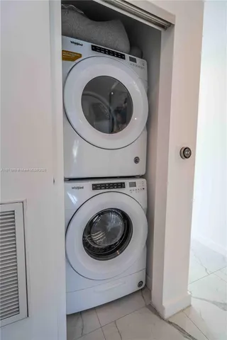 $3,950 | 8425 Crespi Boulevard, Unit 304, Miami Beach, FL 33141