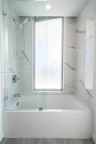 $3,950 | 8425 Crespi Boulevard, Unit 304, Miami Beach, FL 33141