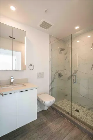 $3,950 | 8425 Crespi Boulevard, Unit 304, Miami Beach, FL 33141