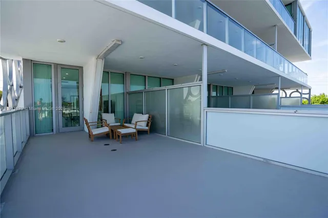 $3,950 | 8425 Crespi Boulevard, Unit 304, Miami Beach, FL 33141