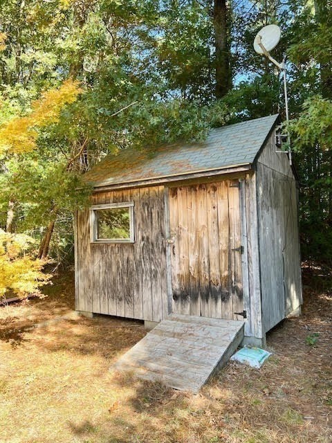 144 Walnut Plain Road Rochester, MA 02770 - Photo 30 of 34 a backyard of a house with table and chairs