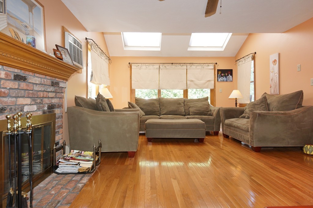 27 Lanthorn Road Northborough, MA 01532 - Photo 3 of 27 Gallery Image 3