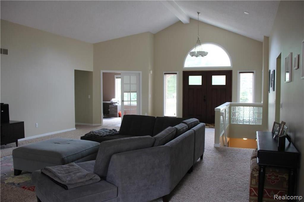 2016 Reagan Drive Rochester Hills, MI 48309 - Photo 3 of 35
