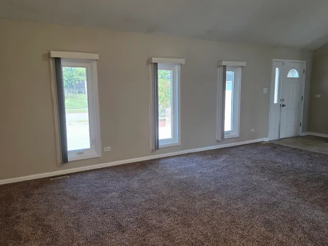 a view of empty room with window