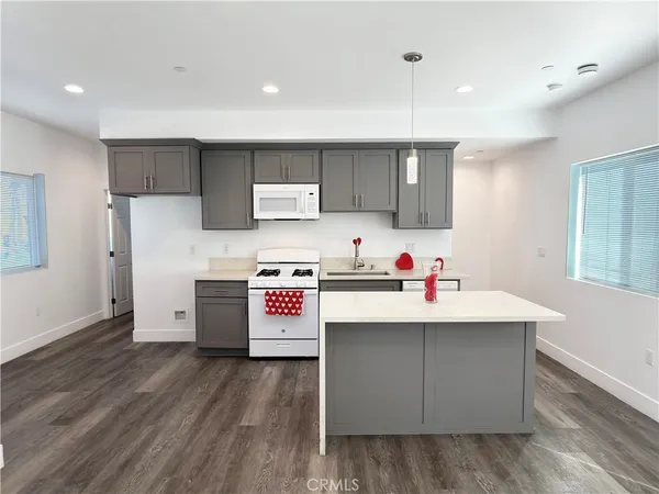 $2,295 | 1491 Atlantic Avenue, Long Beach, CA 90813