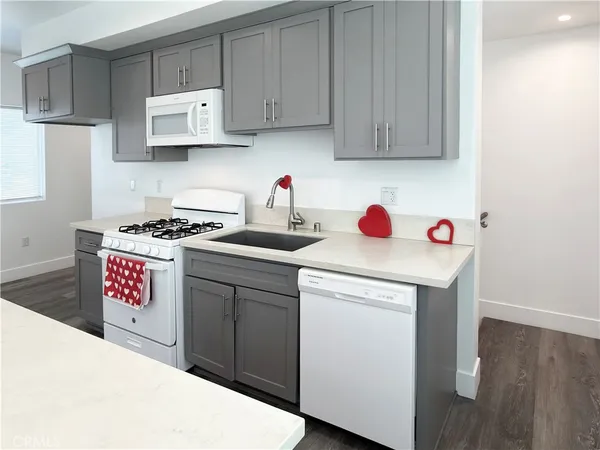 $2,295 | 1491 Atlantic Avenue, Long Beach, CA 90813