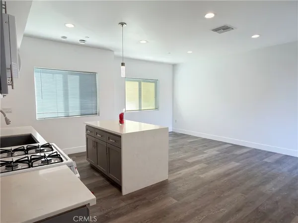 $2,295 | 1491 Atlantic Avenue, Long Beach, CA 90813