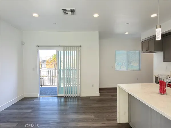 $2,295 | 1491 Atlantic Avenue, Long Beach, CA 90813