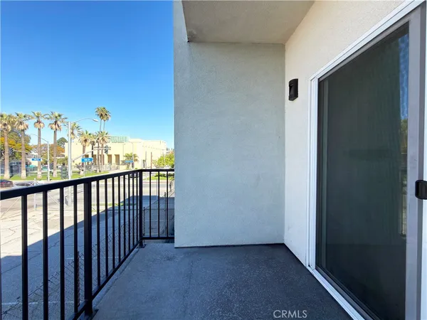 $2,295 | 1491 Atlantic Avenue, Long Beach, CA 90813