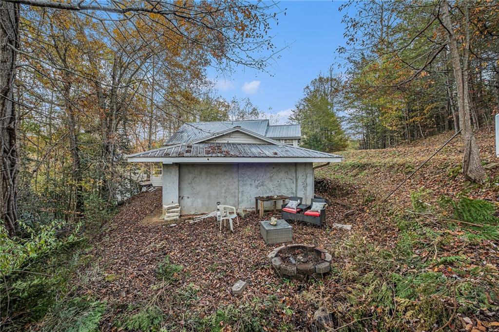880 Golf Course Road Demorest, GA 30535 - Photo 35 of 37 a backyard of a house with table and chairs