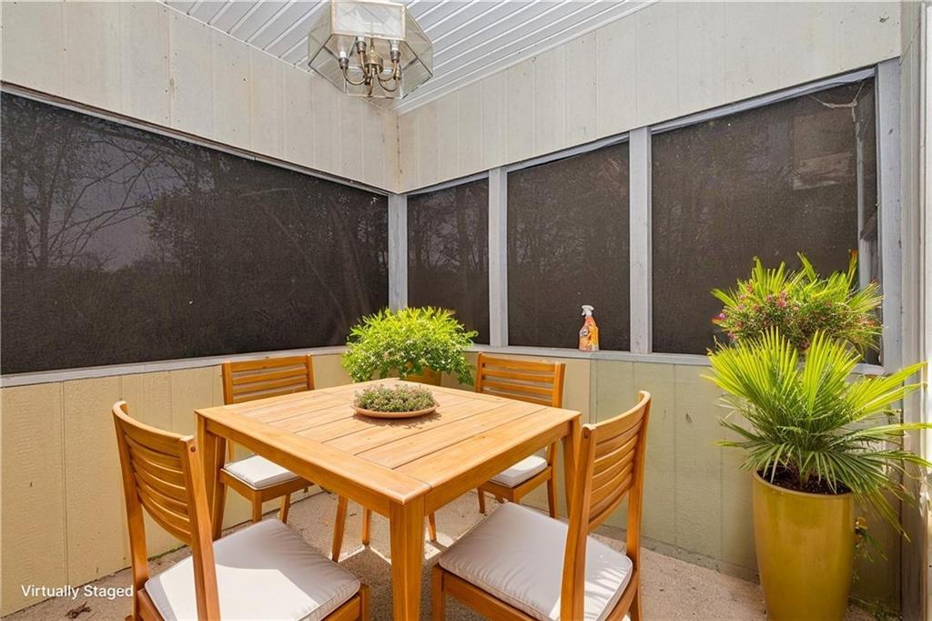 880 Golf Course Road Demorest, GA 30535 - Photo 4 of 37 a dining room with furniture and potted plants