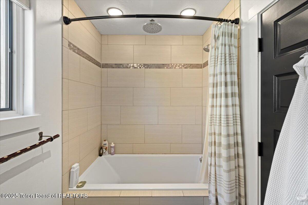 3230 West King Eider Road Jackson, WY 83001 - Photo 11 of 17 3230 W. King Eider