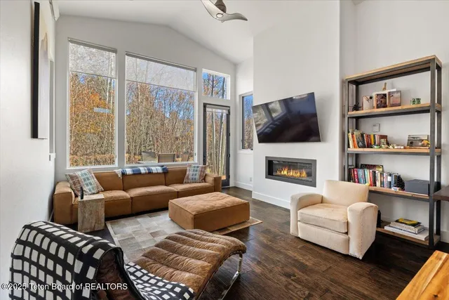 $2,200,000 | 3230 West King Eider Road, Jackson, WY 83001