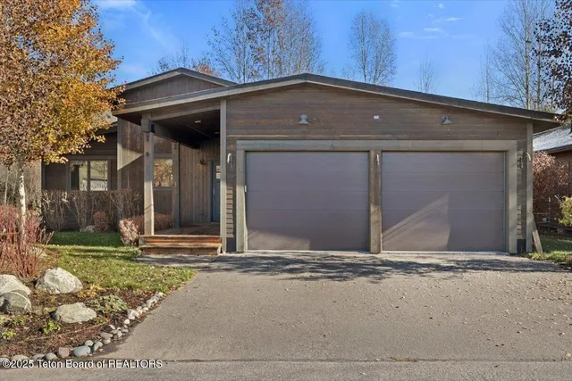 $2,200,000 | 3230 West King Eider Road, Jackson, WY 83001