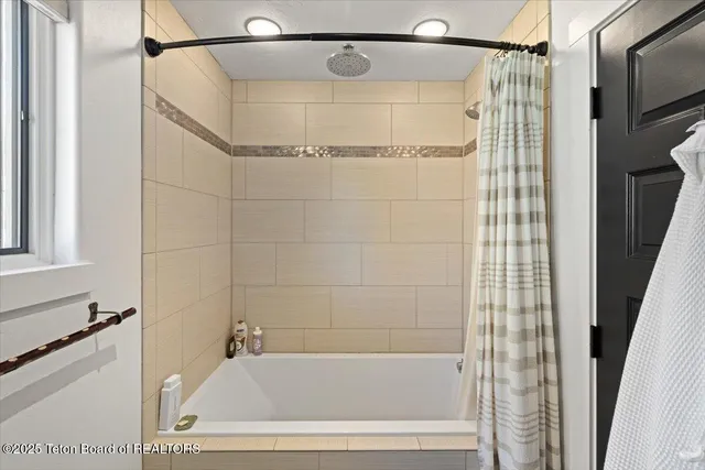 $2,200,000 | 3230 West King Eider Road, Jackson, WY 83001