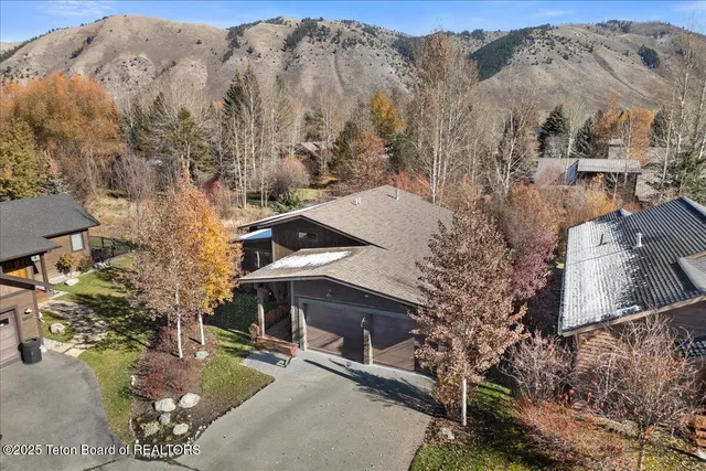 $2,200,000 | 3230 West King Eider Road, Jackson, WY 83001