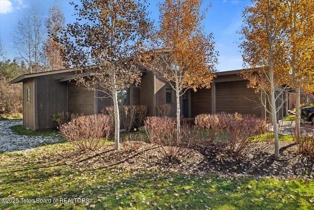 $2,200,000 | 3230 West King Eider Road, Jackson, WY 83001