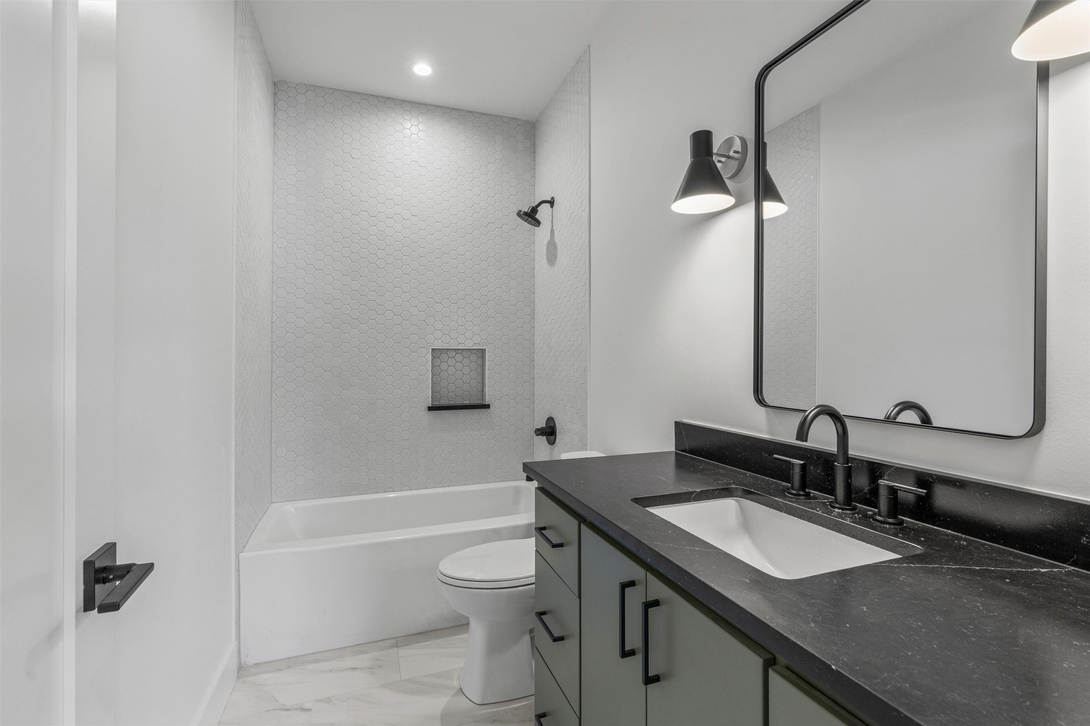 1402 Beckett Street, Unit 1B Austin, TX 78757 - Photo 19 of 32 2nd Floor Full Bathroom