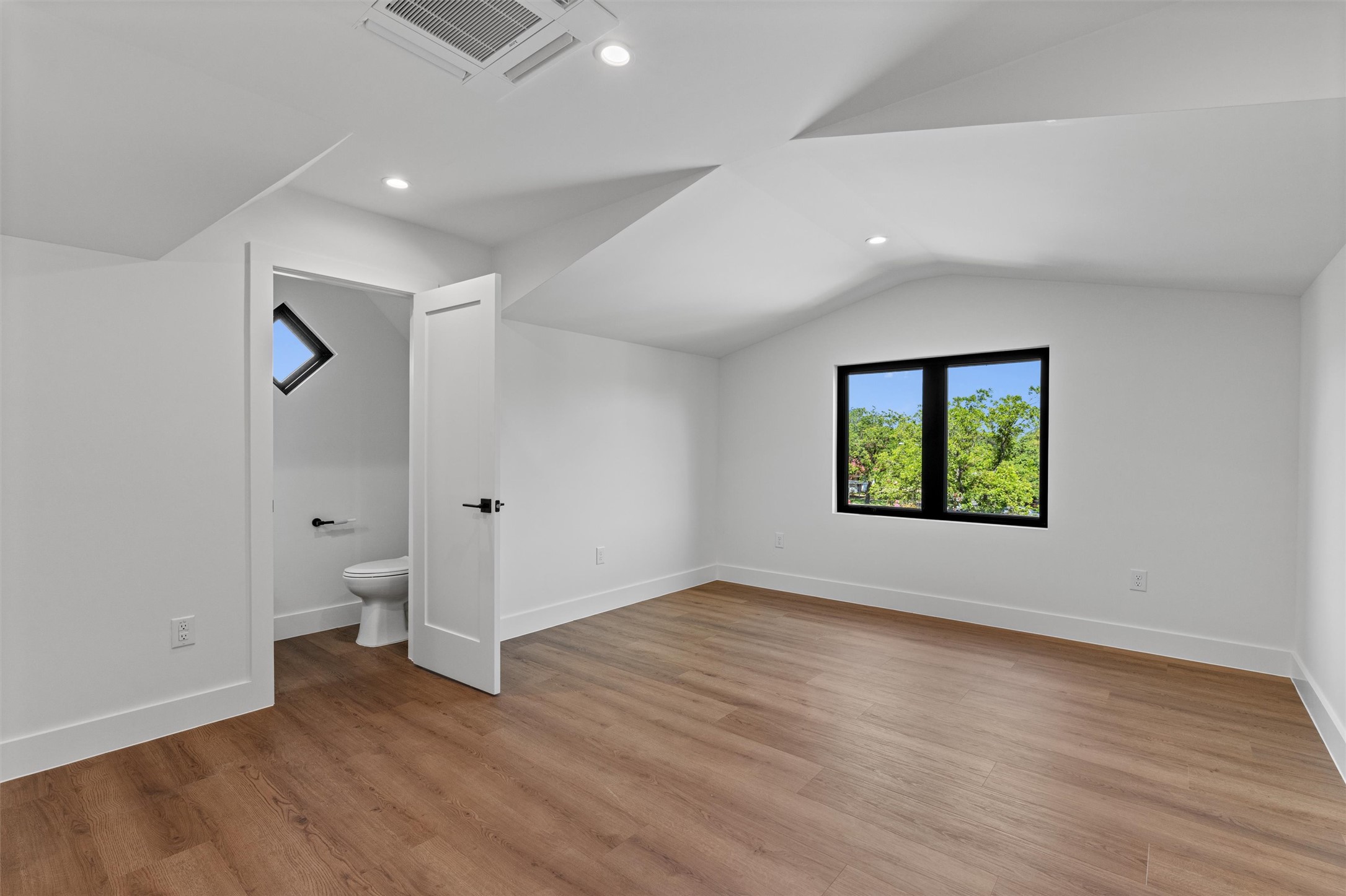 1402 Beckett Street, Unit 1B Austin, TX 78757 - Photo 25 of 32 3rd Floor Half-Bath and Views