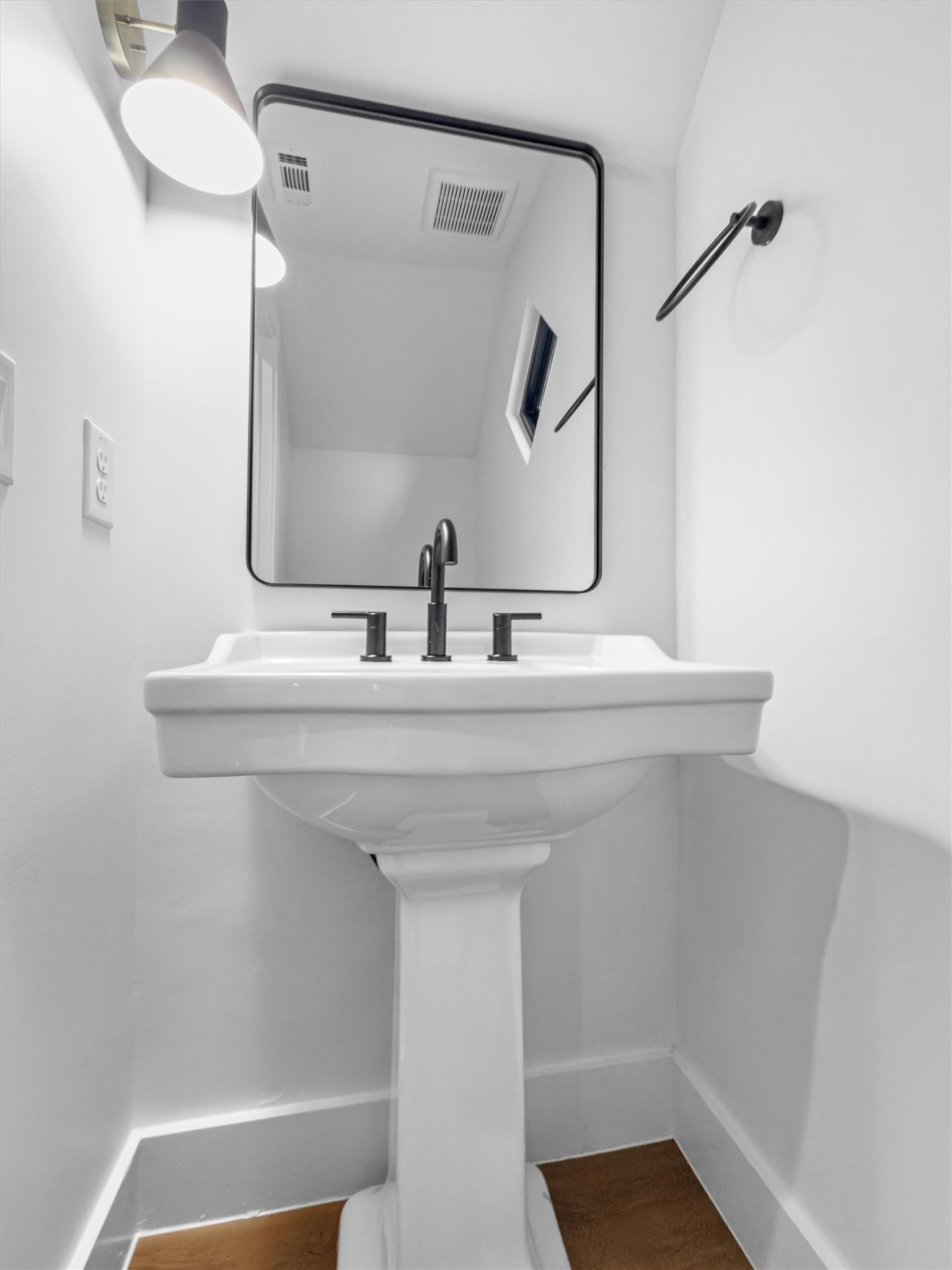 1402 Beckett Street, Unit 1B Austin, TX 78757 - Photo 26 of 32 3rd Floor Half Bath