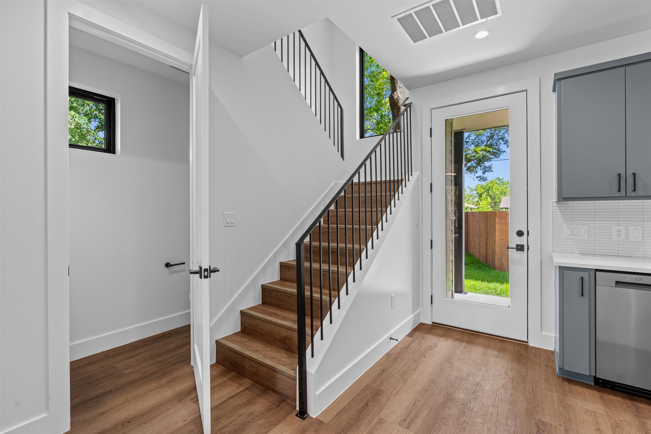 1402 Beckett Street, Unit 1B Austin, TX 78757 - Photo 7 of 32 Half Bath / Exit to Backyard