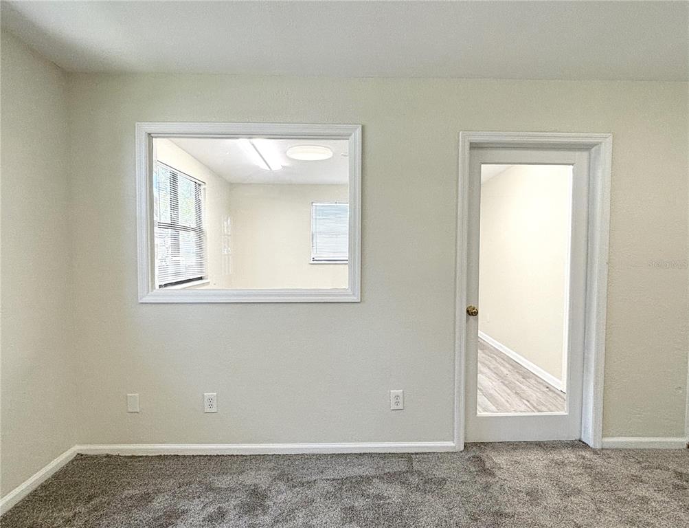 2350 26th Street North St. Petersburg, FL 33713 - Photo 15 of 18 en empty room with window