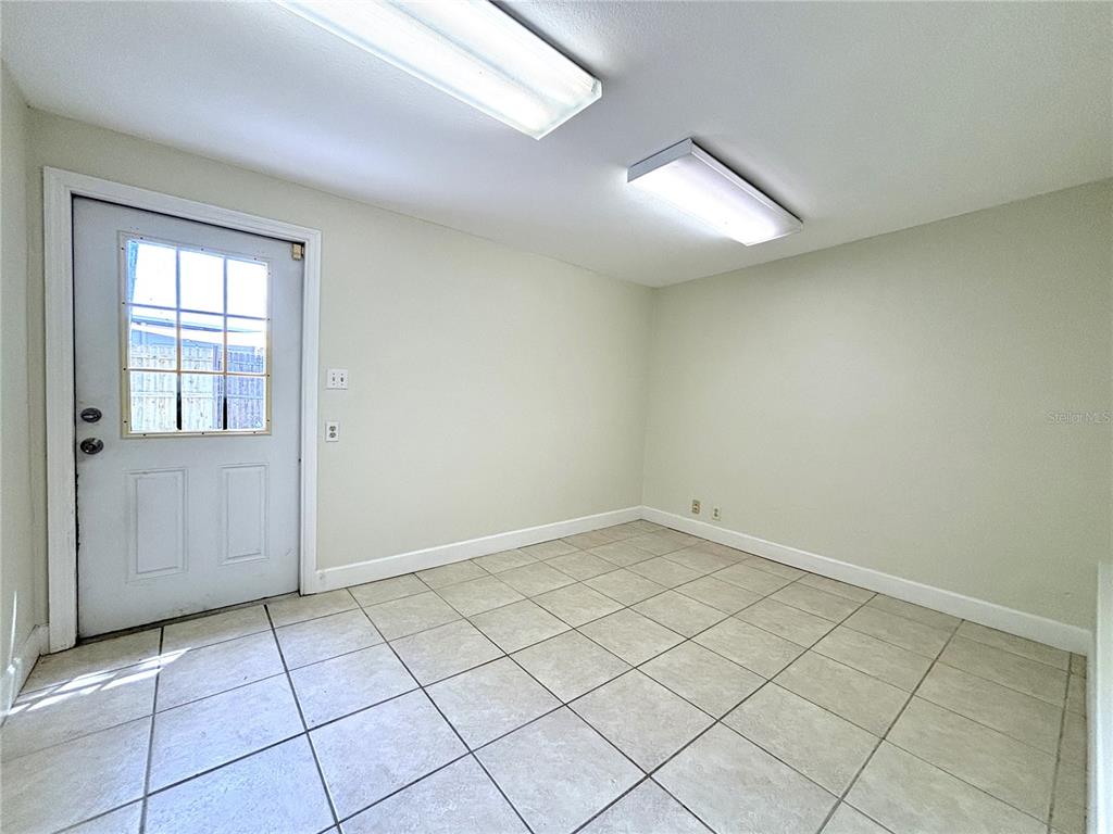 2350 26th Street North St. Petersburg, FL 33713 - Photo 18 of 18 an empty room with windows