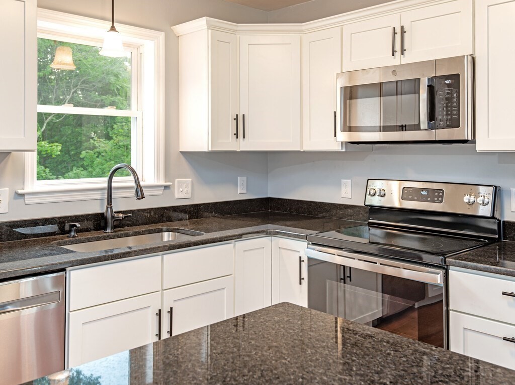 46 Valley View Lane Worcester, MA 01604 - Photo 8 of 36 Gallery Image 8