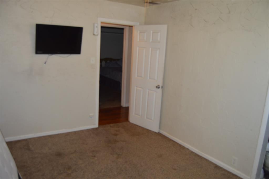 112 South 2nd Street Godley, TX 76044 - Photo 13 of 27