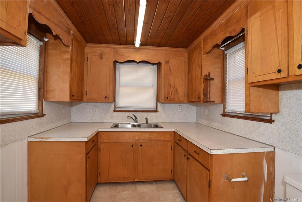121 Sadler Road Mount Holly, NC 28120 - Photo 8 of 33 Gallery Image 8