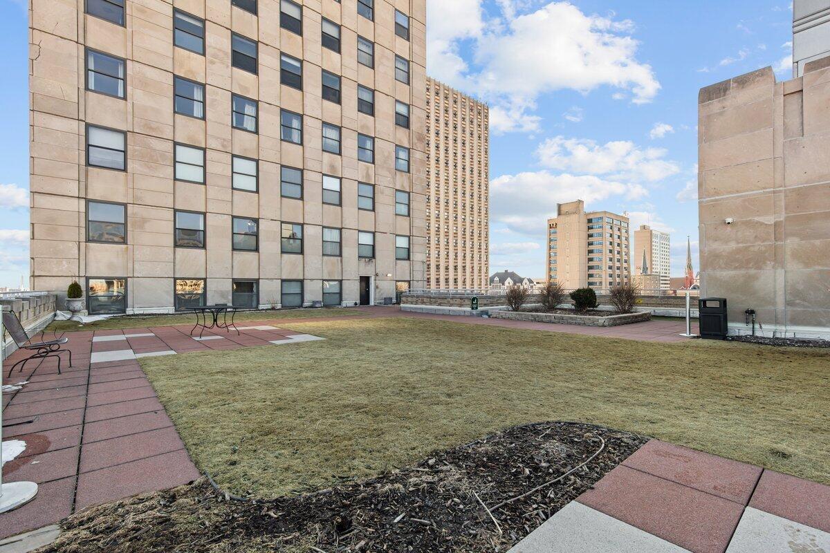 606 West Wisconsin Avenue, Unit 301 Milwaukee, WI 53203 - Photo 17 of 28 Sixth Floor Terrace