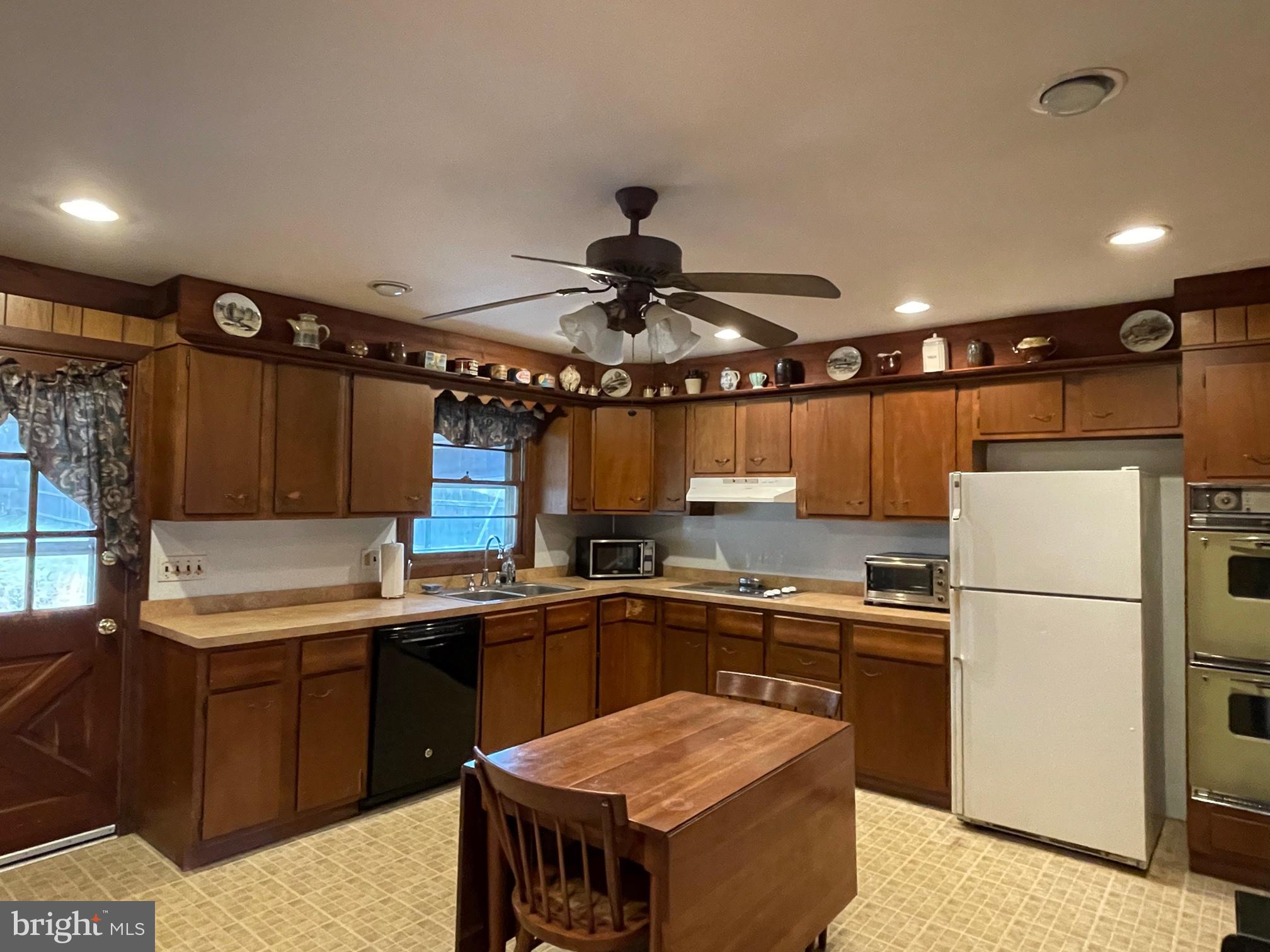 52 Ridge Avenue Phoenixville, PA 19460 - Photo 12 of 20 Gallery Image 12
