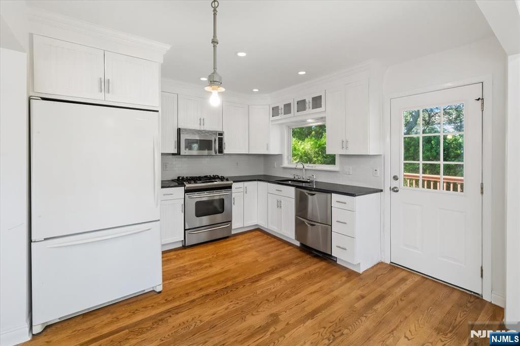 101 Pershing Road Englewood Cliffs, NJ 07632 - Photo 8 of 29